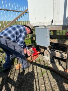 Stabilizing the tuning cabinet at the base of the East Tower